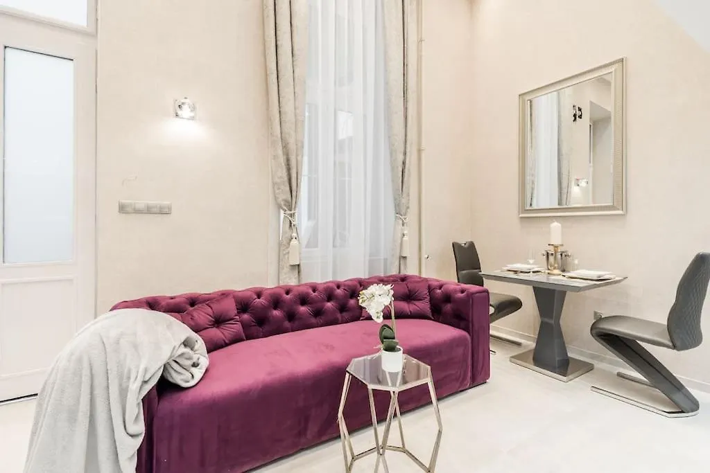 Apartament Stylish Two-Bedroom Suite In The Center Budapeszt Węgry